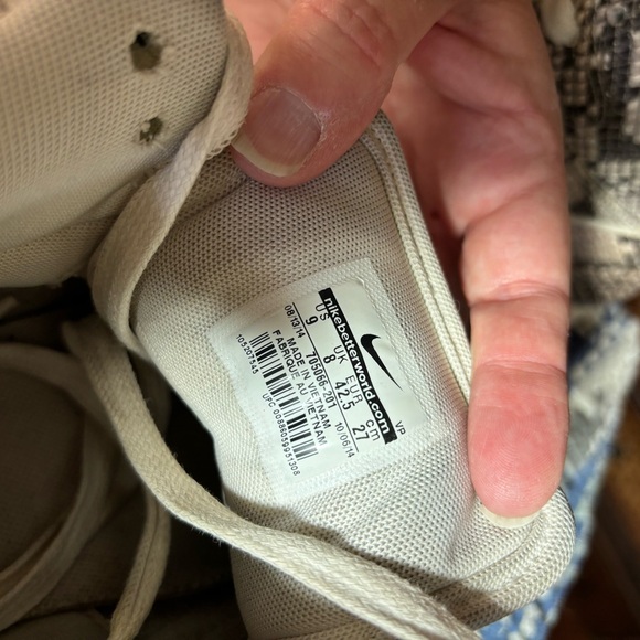 Nike - Picture 4 of 4